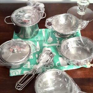 Toy kitchen pots and pans set